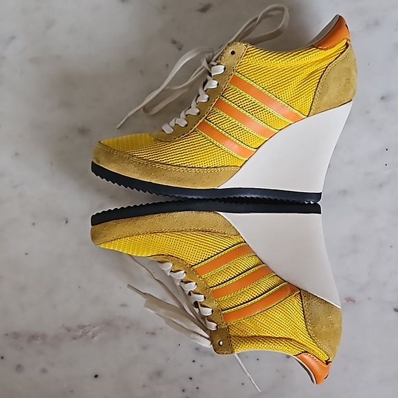 JEREMY SCOTT x ADIDAS: Yellow and orange Arrow wedge sneakers - Picture 4 of 8